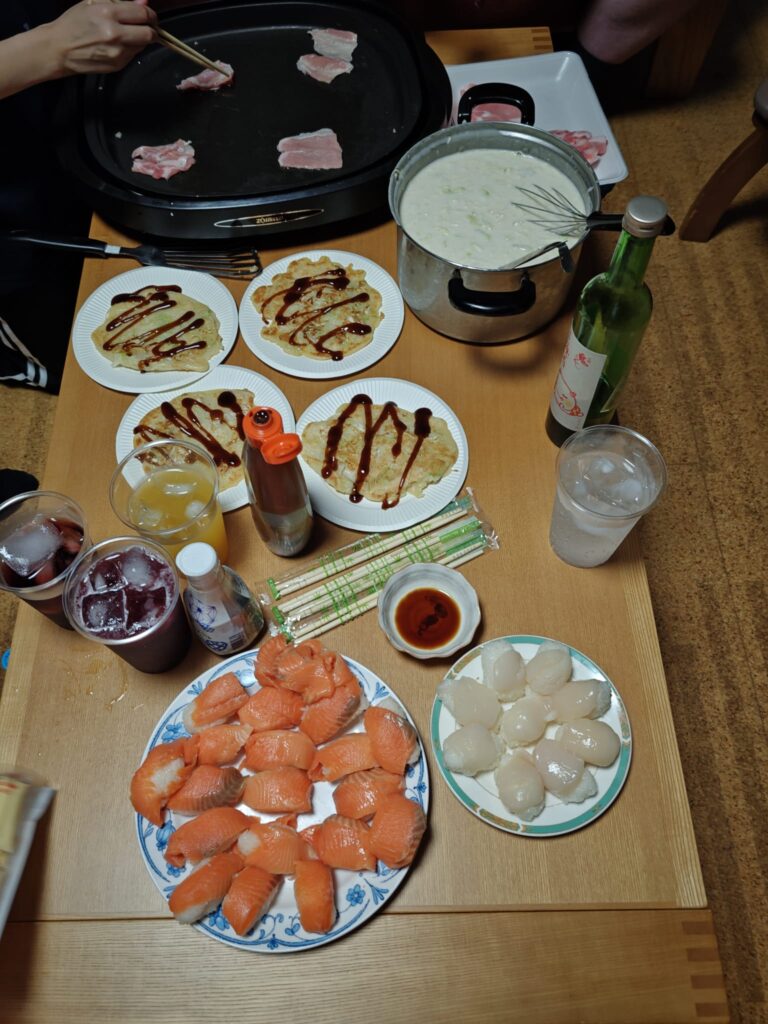 Japanilainen ruokakulttuuri teki Lahteen suuren vaikutuksen. - Aluksi ajattelin, että syömme pelkkää nuudelia ja sushia, mutta tarjolla oli paljon muutakin. Japanilainen ruoka perustuu tuoreisiin raaka-aineisiin ja hienovaraisiin makuihin. Kuva: Marko Lahti